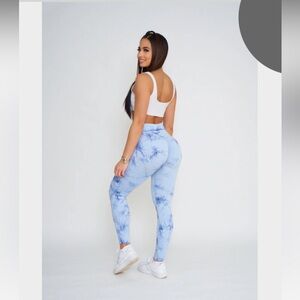 Pcheebum blue marble scrunch butt leggings